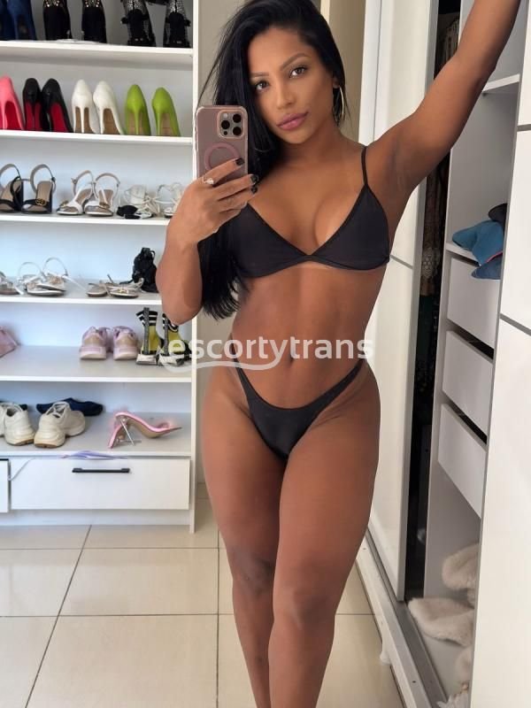 Trans Manuela Hot
